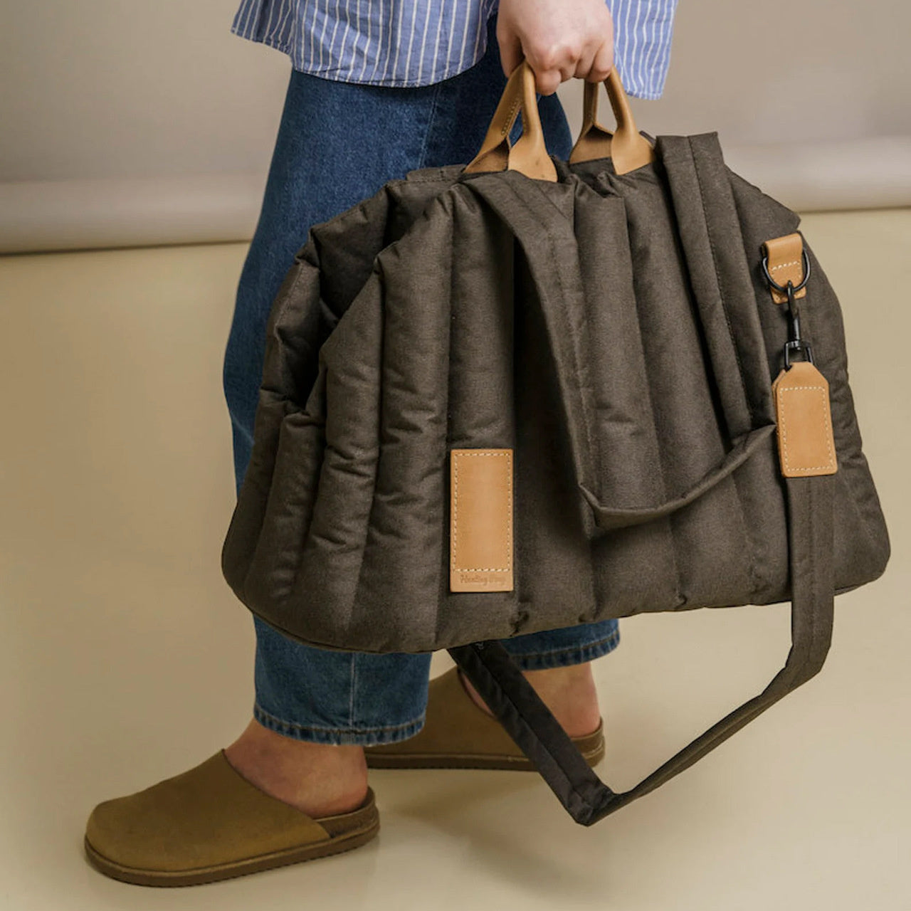 Lightweight Waterproof Pet Carrier Handbag For Travel